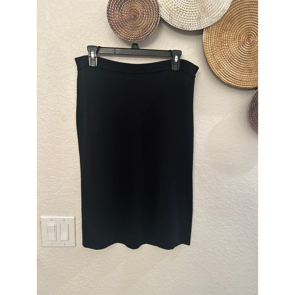Adrianne Vittadini black pencil‎ skirt, a versatile wardrobe staple size Large